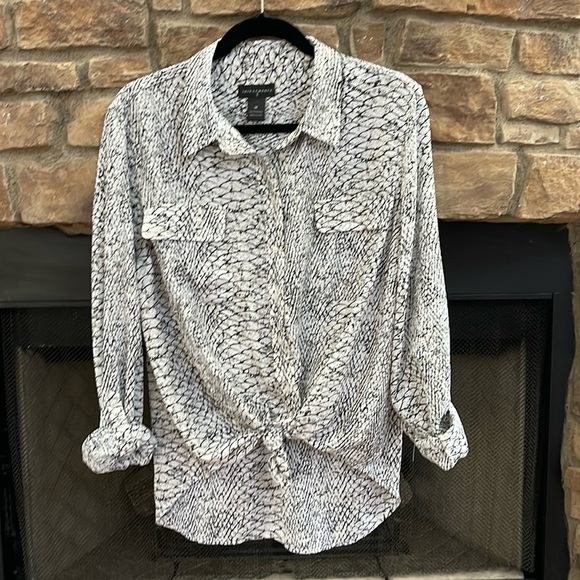 Investments Tops - Investments black and white button down blouse. Size 1X